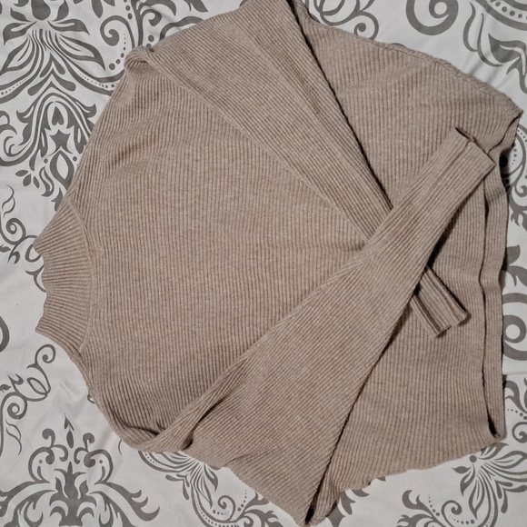 Philosophy Dolman Sleeve Mockneck Cropped Sweater - Picture 4 of 7